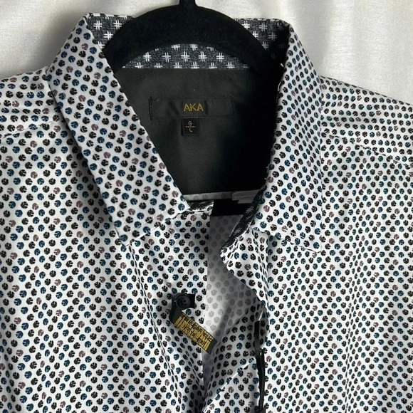 A.K.A. silk look dress shirt . Sz 1X., two tone contrasting cuff - Picture 5 of 11